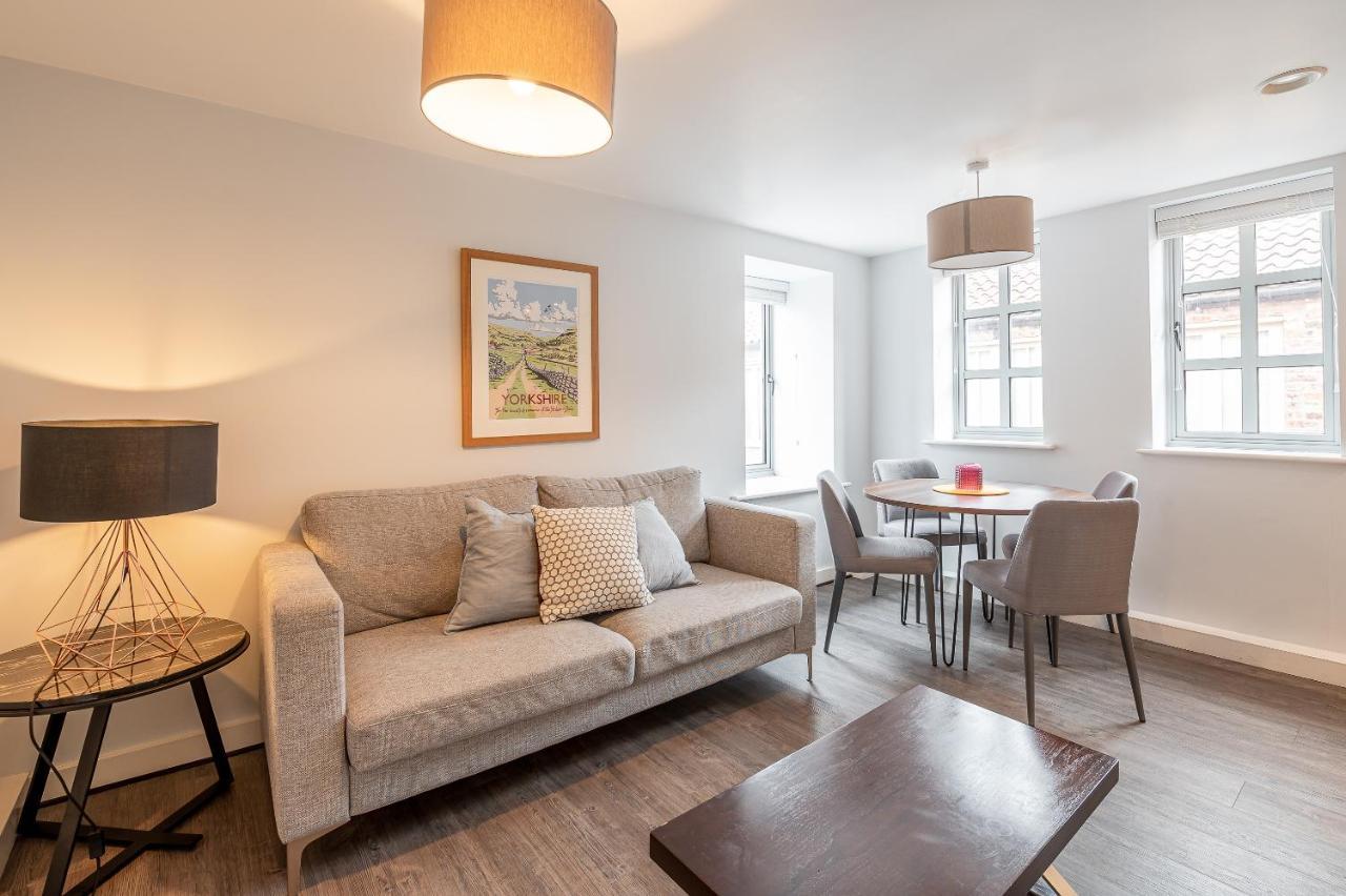 The Falcon Tap Apartment Йорк Екстериор снимка