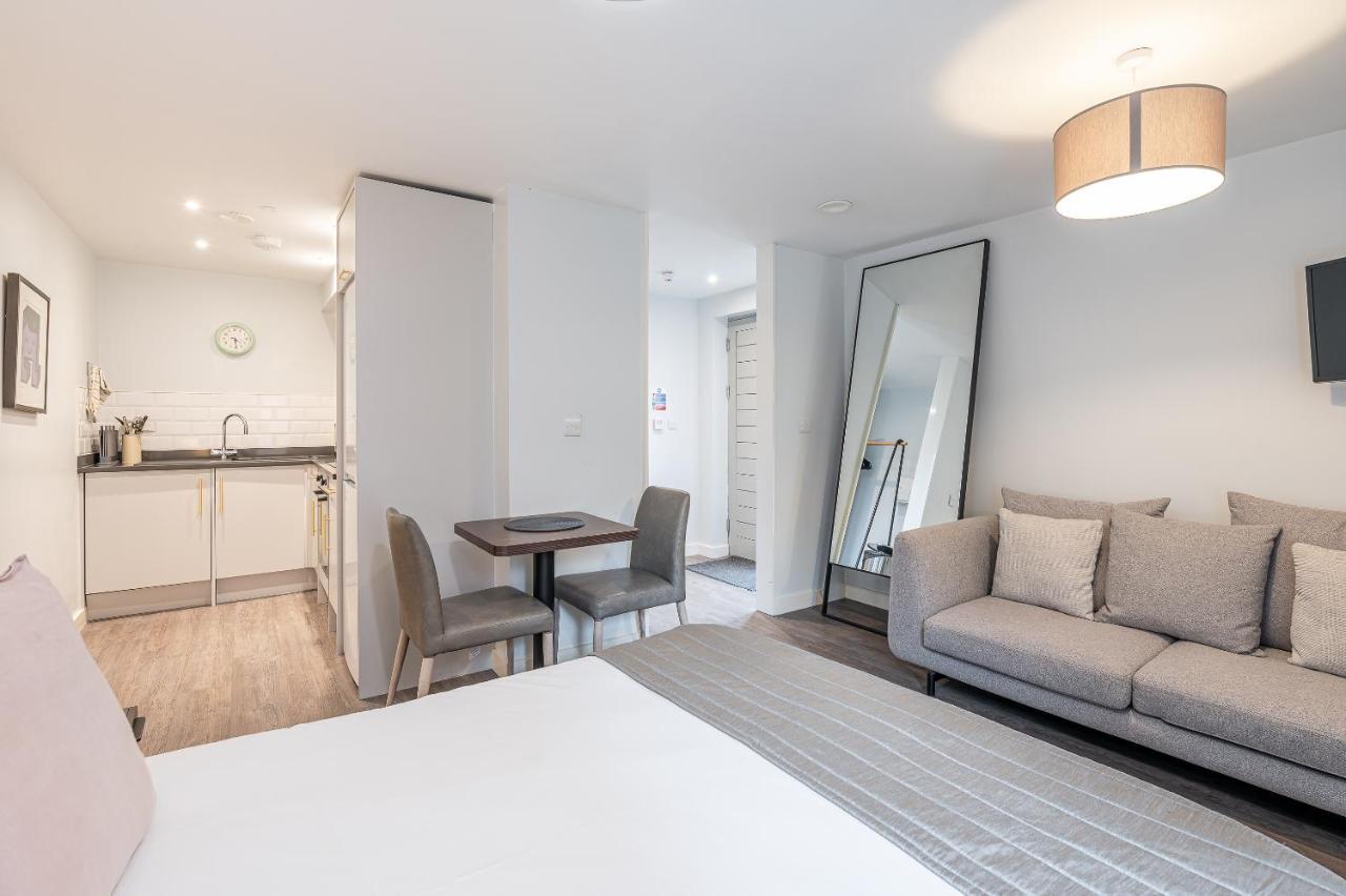 The Falcon Tap Apartment Йорк Екстериор снимка