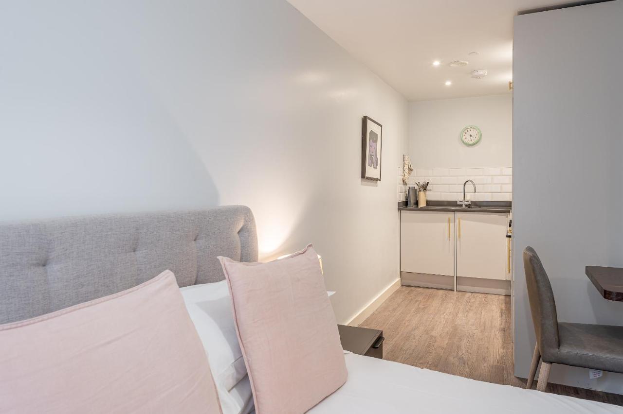 The Falcon Tap Apartment Йорк Екстериор снимка