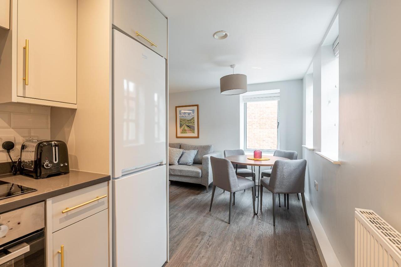 The Falcon Tap Apartment Йорк Екстериор снимка