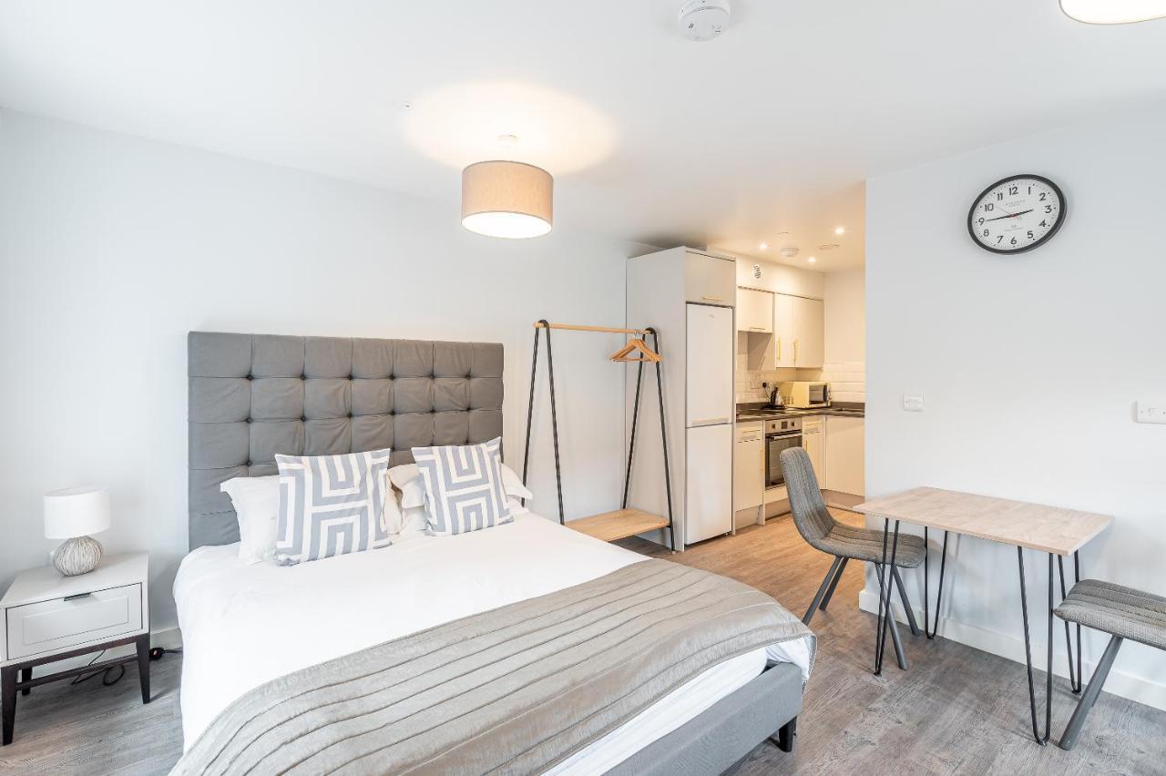 The Falcon Tap Apartment Йорк Екстериор снимка