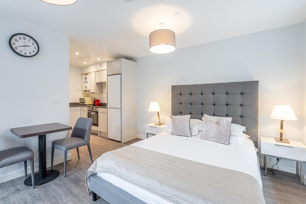 The Falcon Tap Apartment Йорк Екстериор снимка